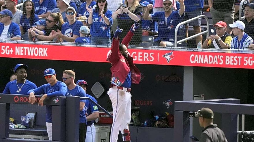Solo shot -- Vladimir Guerrero Jr. finally goes deep in Toronto