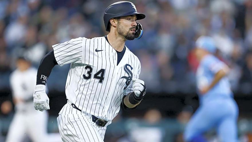 White Sox sweep Royals, climb above .500 with fifth straight win