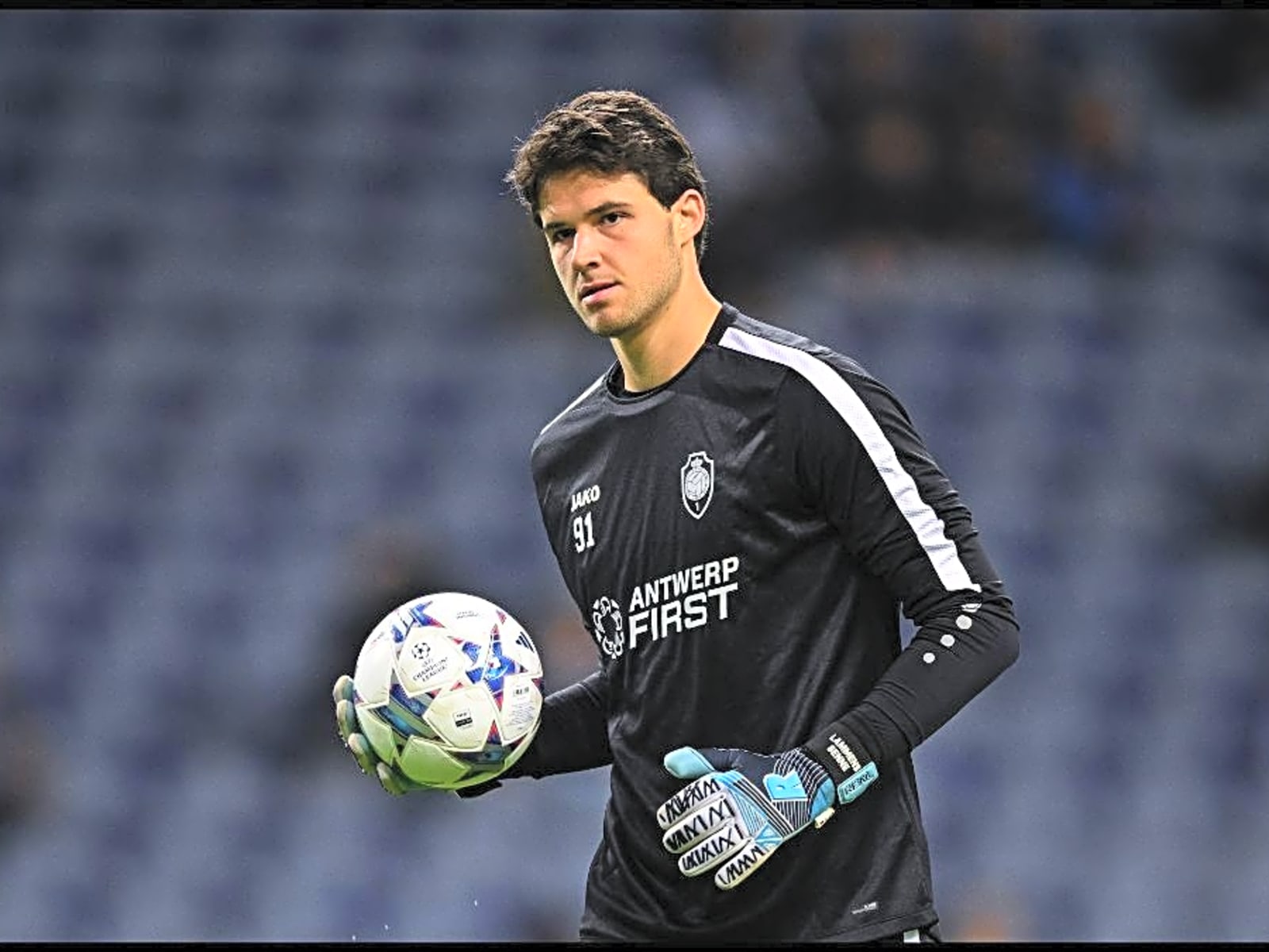 When Even Amorim Can’t Help But Praise: The Shocking Rise of Senne Lammens at Carrington - Is This the Start of a New Era or Just Another Overhyped Fad? - News