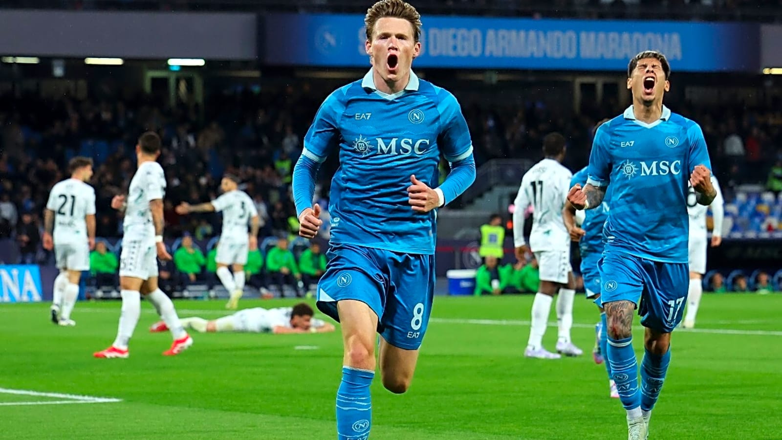 Vụ McTominay trở lại Man United ngã ngũ, ngôi sao bị Ten Hag 'hắt hủi' cập bến Barcelona?