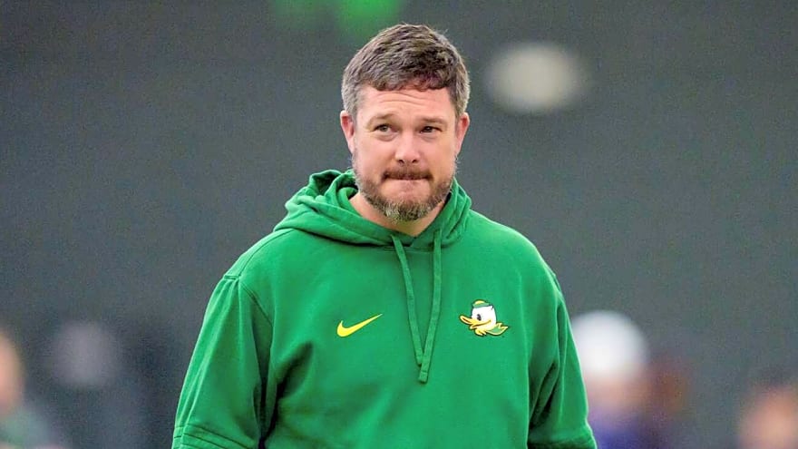 Oregon's 'culture' leads to commitment from top-three QB recruit