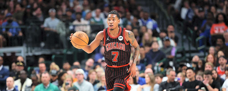 Bulls trade Rob Dillingham to Hornets for Buddy Hield, cash