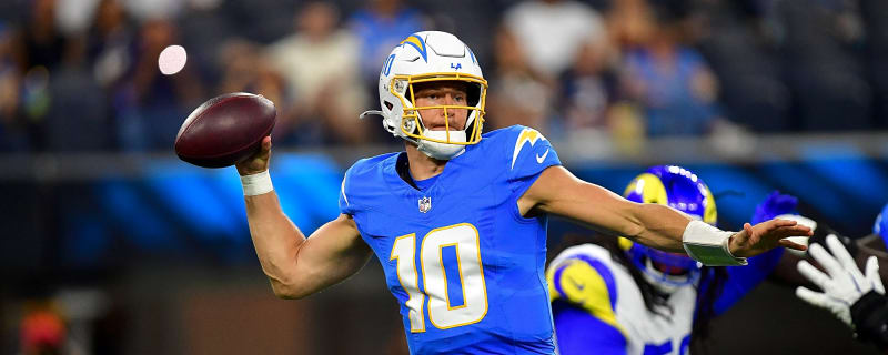 Justin Herbert narrowly avoids collision with photographer during practice