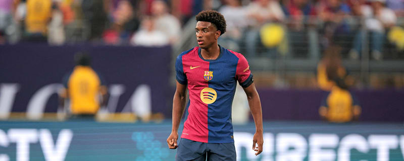 La Liga star receives Manchester United offer after being left out of squad