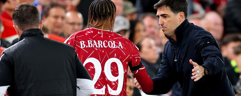 Andoni Iraola explains Bradley Barcola substitution after injury scare in Liverpool win