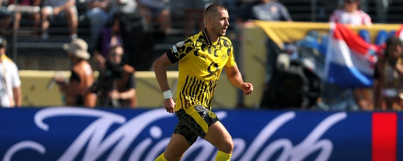Man United and Aston Villa eye move for 29-year-old Bundesliga stalwart
