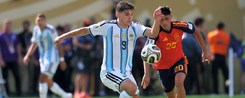 Barcelona makes decision that could pave way for Arsenal to sign Alvarez