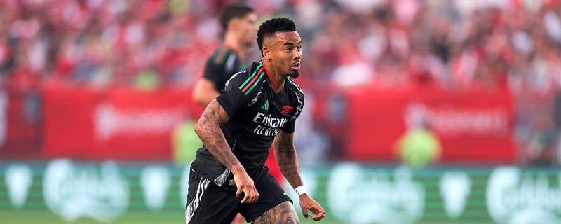 Two Premier League clubs considering Arsenal star who wants to stay in England