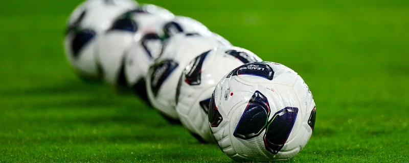 Manchester United gifted rugs as present by Champions League opponent