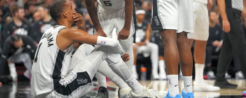 Victor Wembanyama exits Game 2 after a scary fall on his face