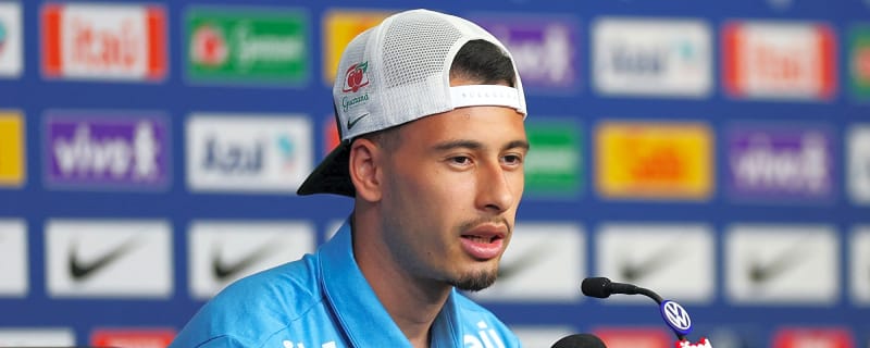 'Makes me feel uncomfortable' Arsenal icon does not like the treatment of Martinelli
