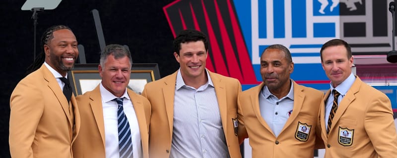 Two-minute drill: Newest Hall of Fame members enshrined, Cowboys reward star defender, Vikings make QB1 decision