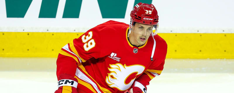 Flames prospects Ethan Wyttenbach and Tyson Gross awarded national collegiate honours