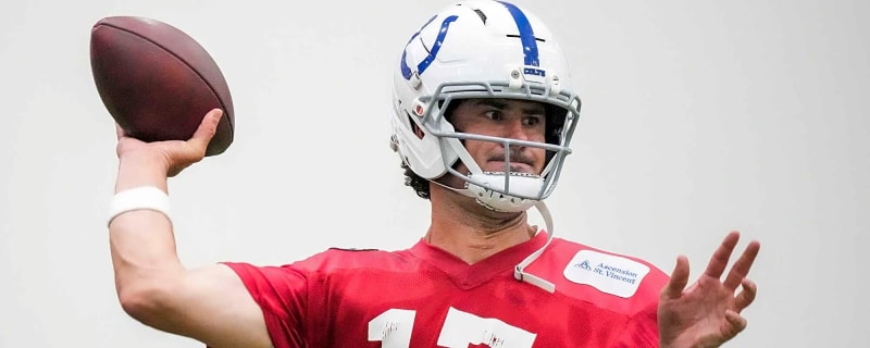 Colts’ Daniel Jones goes Instagram official with influencer girlfriend