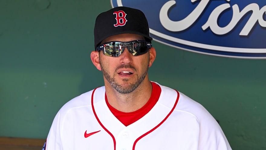 Chad Tracy seems to have lost Red Sox locker room after playoff pitching decisions