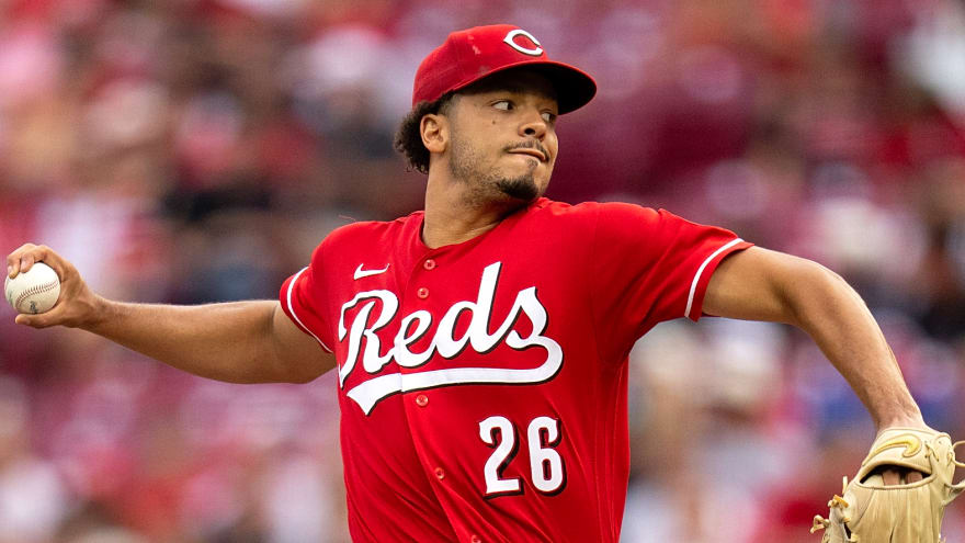 Reds sign Chase Burns to historic new deal