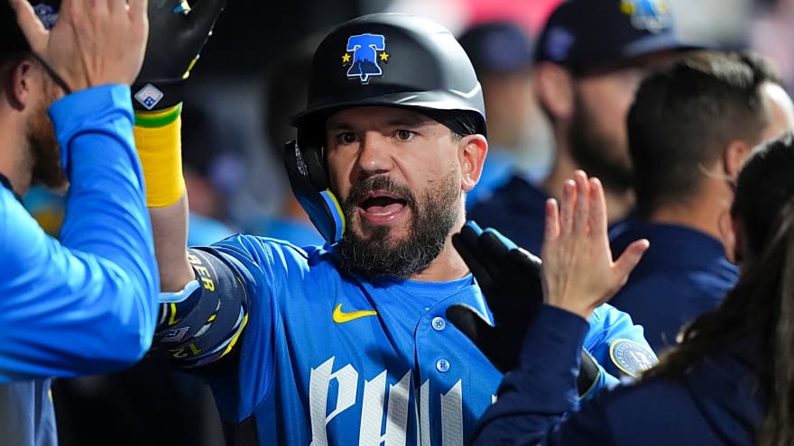 Schwarber extends hot streak with MLB-leading HR in Phillies' win