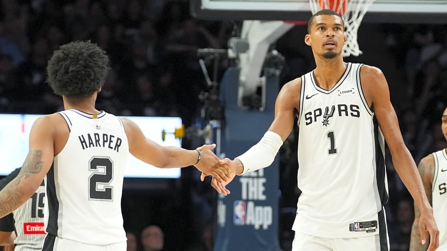 Spurs use complete effort to dominate Timberwolves