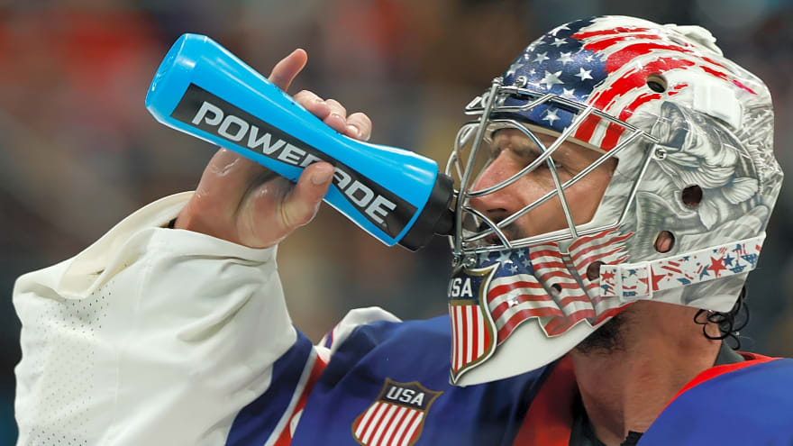 Connor Hellebuyck wastes no time, almost has shutout in electric Devils debut