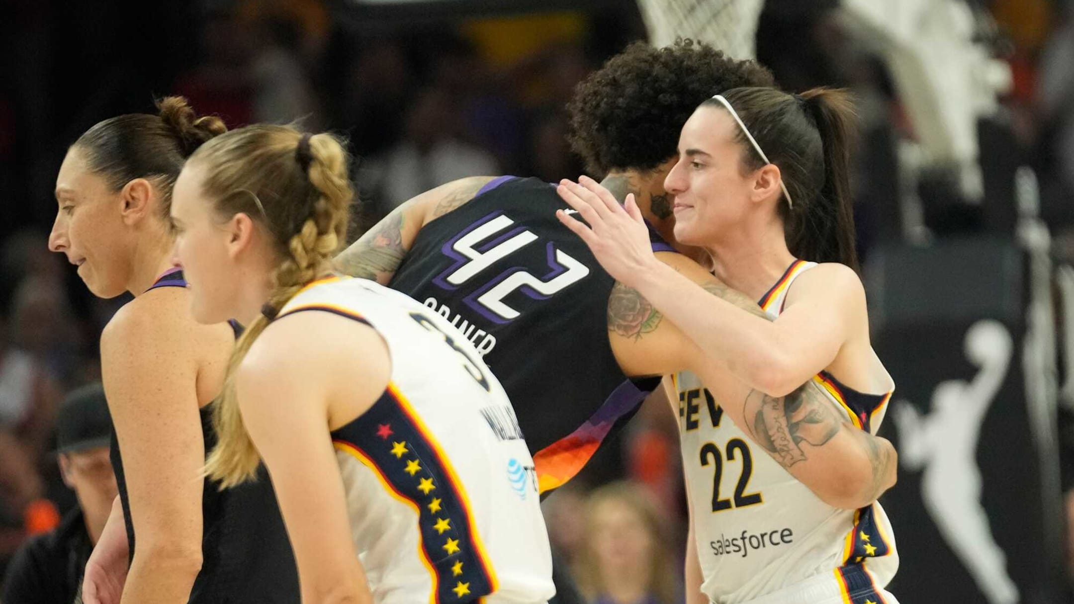 WNBA: Brittney Griner's Awesome Gesture With Caitlin Clark Is Going Viral |  Yardbarker