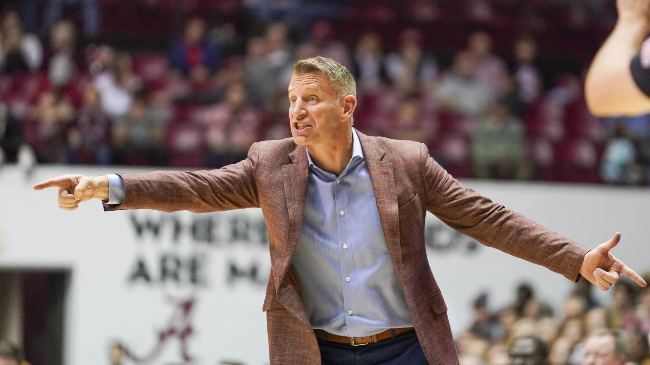 Alabama head basketball coach Nate Oats takes shot at Tide football fans | Yardbarker Alabama head basketball coach Nate Oats takes shot at Tide football fans | Yardbarker