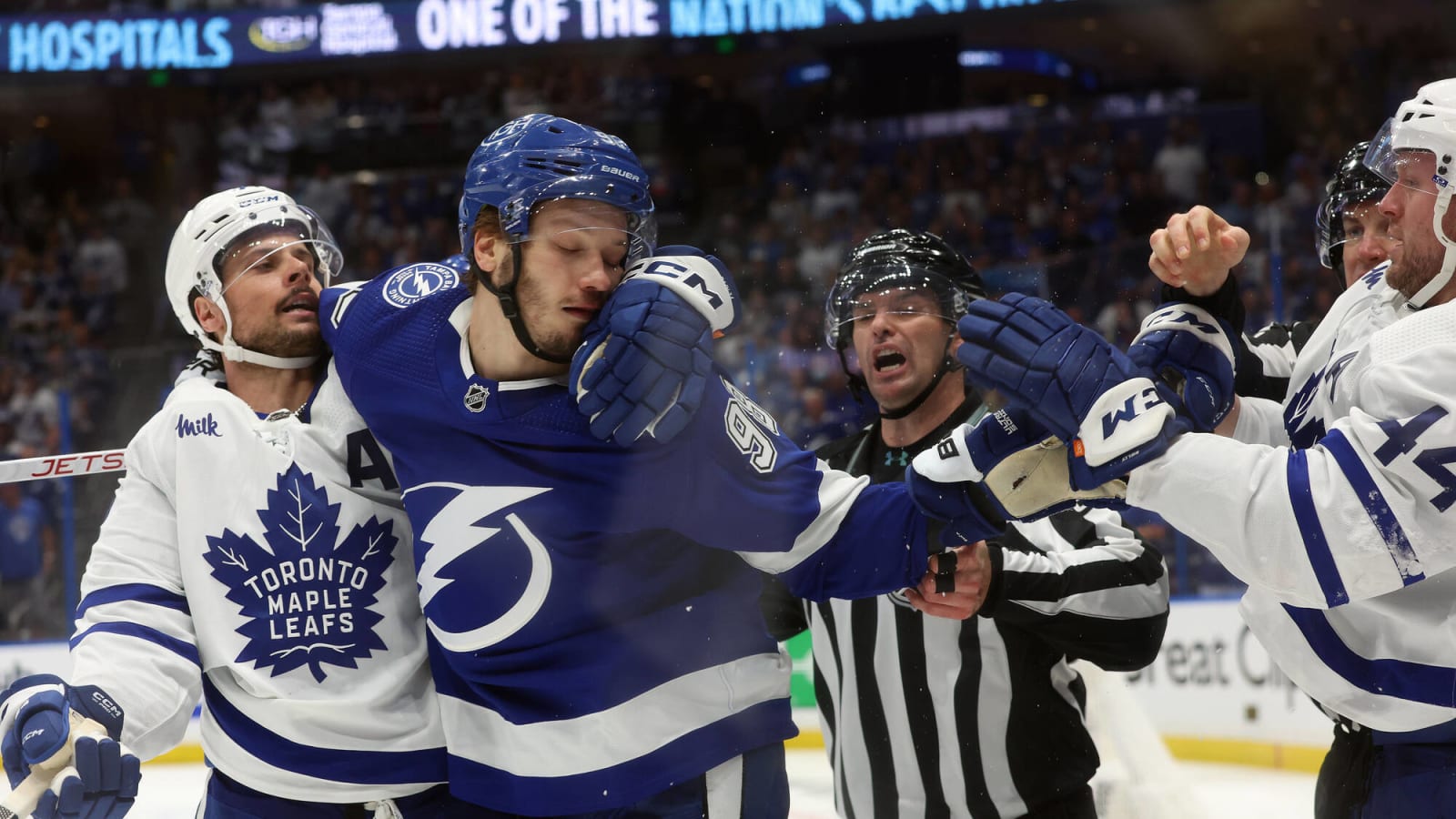 Toronto Maple Leafs at Tampa Bay Lightning Game 4 prediction, pick for  4/24: Leafs look to keep momentum | Yardbarker