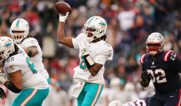 NFL Week 17 grades from across the league 14 Dolphins, again, unable to surmount QB absence(s)