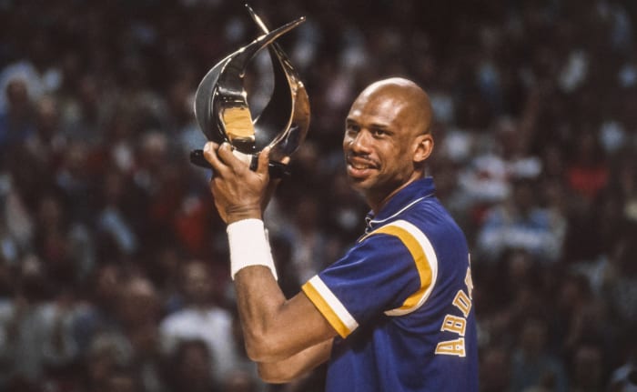 Abdul-Jabbar sets the career points record