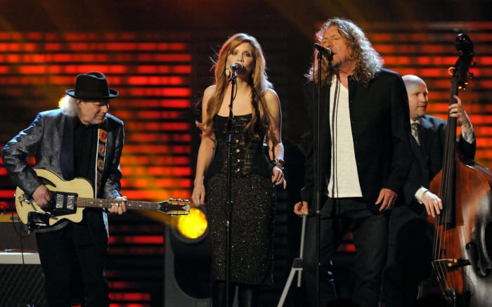 Alison Krauss and Robert Plant, "Sand rising"