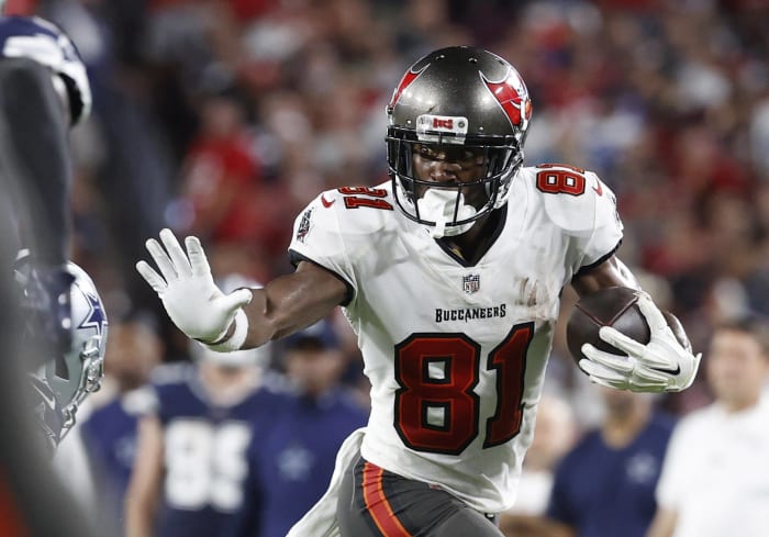 NFL Week 1 grades from around the league - NewsOpener Bucs' wideout trio boasts record-breaking capabilities