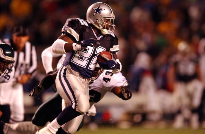 Becomes Cowboys' all-time leading rusher in 1998