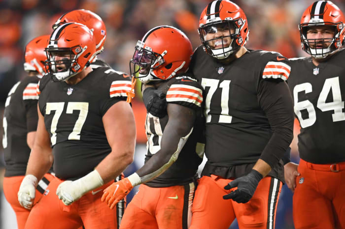 Browns O-line a much-needed weapon now