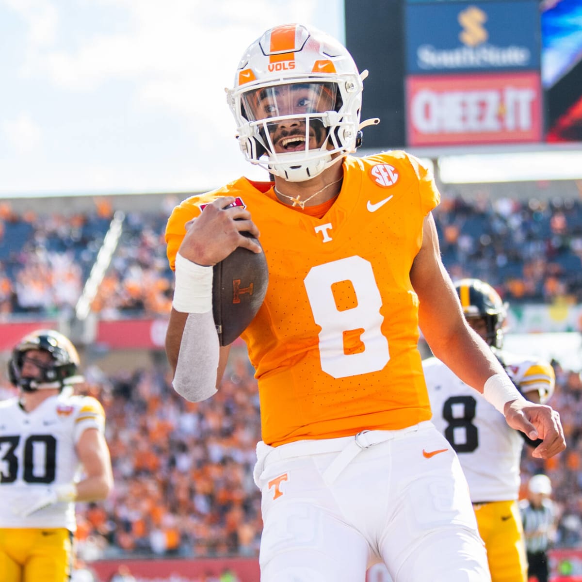 Former Tennessee star dubs Nico Iamaleava the 'chosen one' | Yardbarker