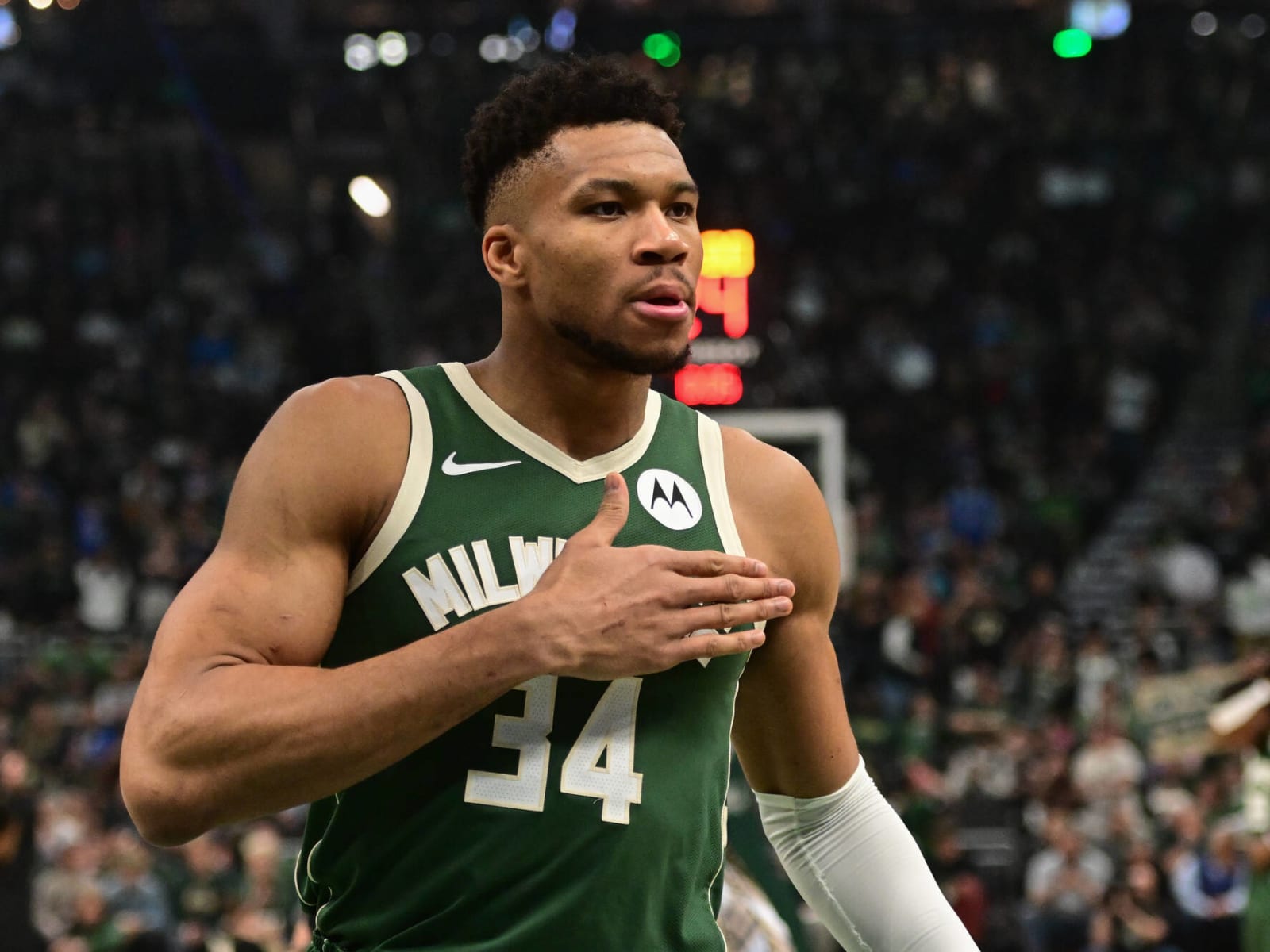 Bucks' Giannis Antetokounmpo could miss entire first round