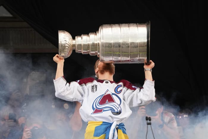 The most bizarre sports moments of 2022 - latest sports news 6/28/22: Cup cometh over: Stanley Cup ends up at the wrong house