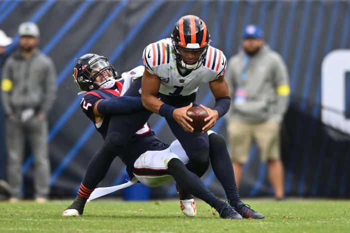 Jalen Pitre helps Texans hang around