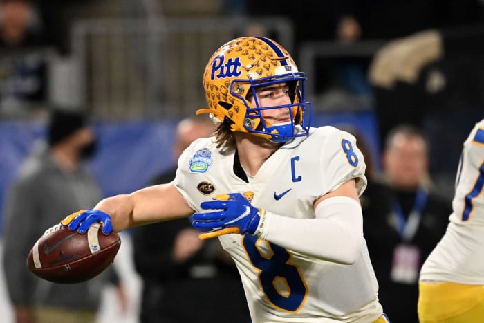 Draft simulado de la NFL de primera ronda de 2022 6 Panteras de Carolina: Kenny Pickett, mariscal de campo, Pittsburgh
