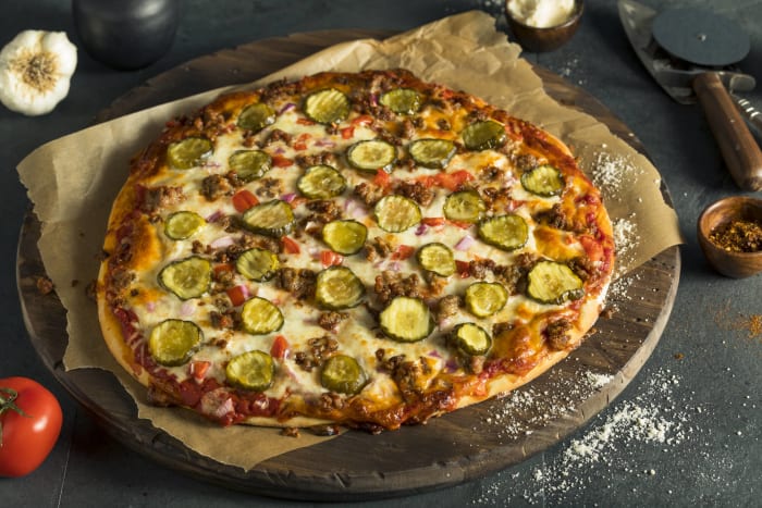 Cheeseburger pizza