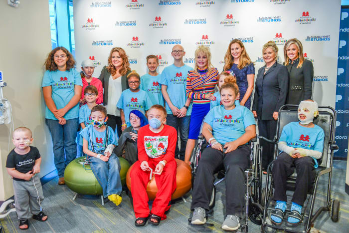 2017: Parton donates $1 million to the Monroe Carell Jr. Children’s Hospital at Vanderbilt