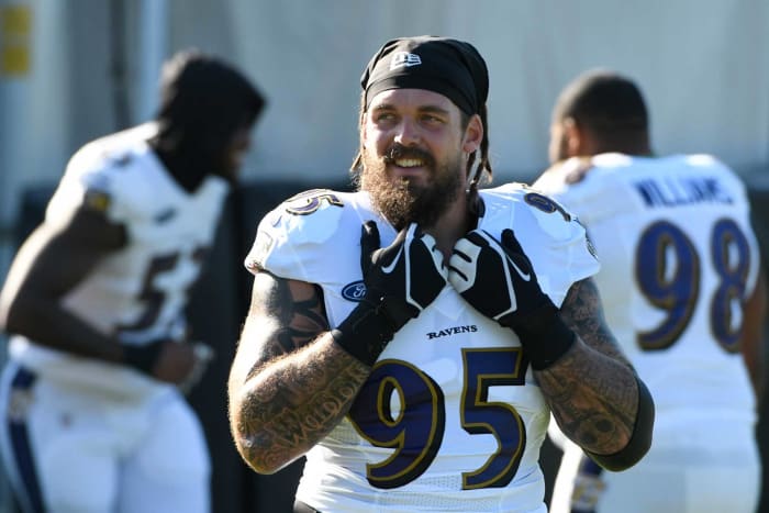 Baltimore Ravens: Re-signed DE Derek Wolfe