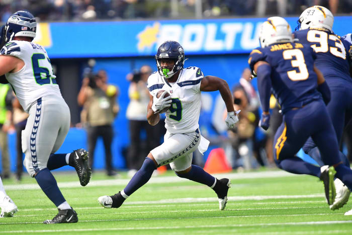 Chris Carson heir apparent lifts Seahawks to division lead