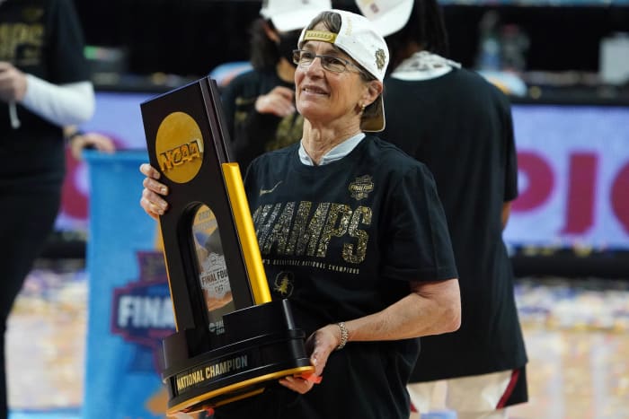 How much longer will these coaching and front office legends stay on the job? 25 Tara VanDerveer