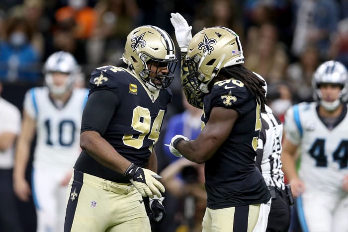 Jordan's surge keeps Saints on playoff precipice