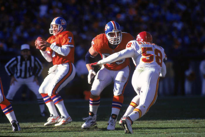 1993: Broncos round out O-line with disgruntled Viking