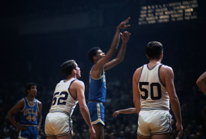 Alcindor converts to Islam, boycotts the Olympics