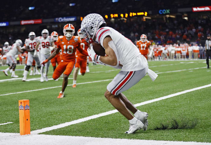 Draft simulado de la NFL de primera ronda de 2022 17 Cargadores de Los Ángeles: Chris Olave, WR, Estado de Ohio
