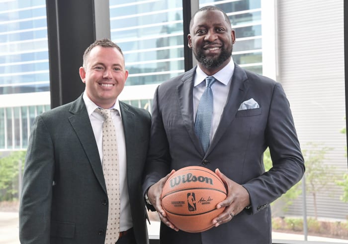 Milwaukee Bucks: How does new coach Adrian Griffin differ from Mike Budenholzer?