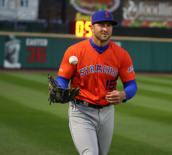 Tim Tebow: Career retrospective - latest sports news Giving baseball a swing
