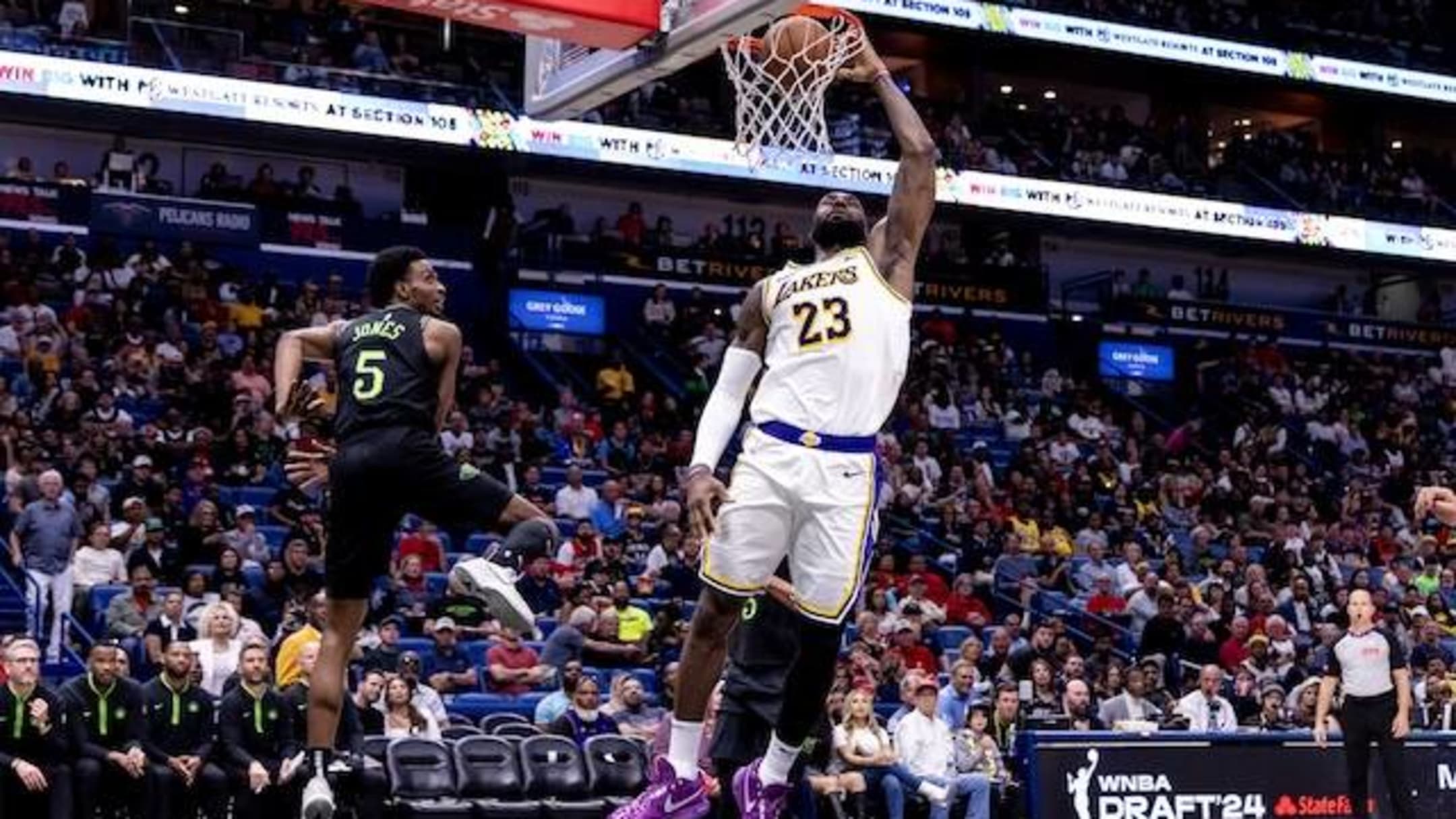 LeBron James & Anthony Davis Lead Way Over Pelicans To Claim Eighth Spot In  Western Conference | Yardbarker