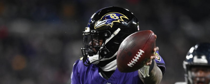 Lamar Jackson pulls a Bo Jackson during Ravens' playoff win
